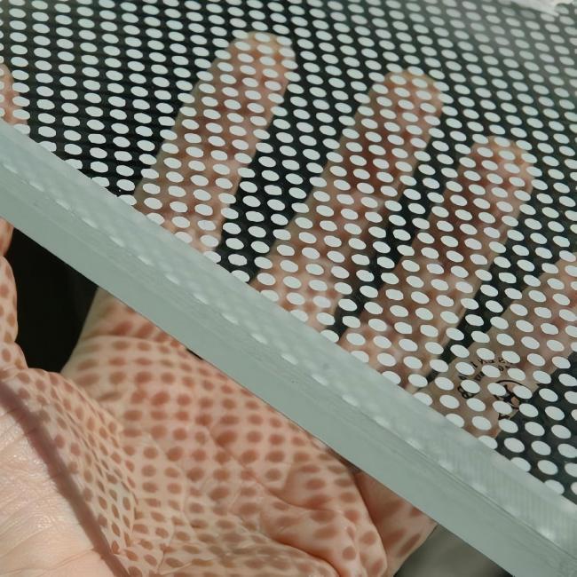 Laminated Glass with Silk-Screen Printing Pattern Laminated Glass with Silk-Screen Printing Pattern