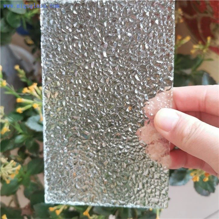 Low-Iron Diamond Textured Glass