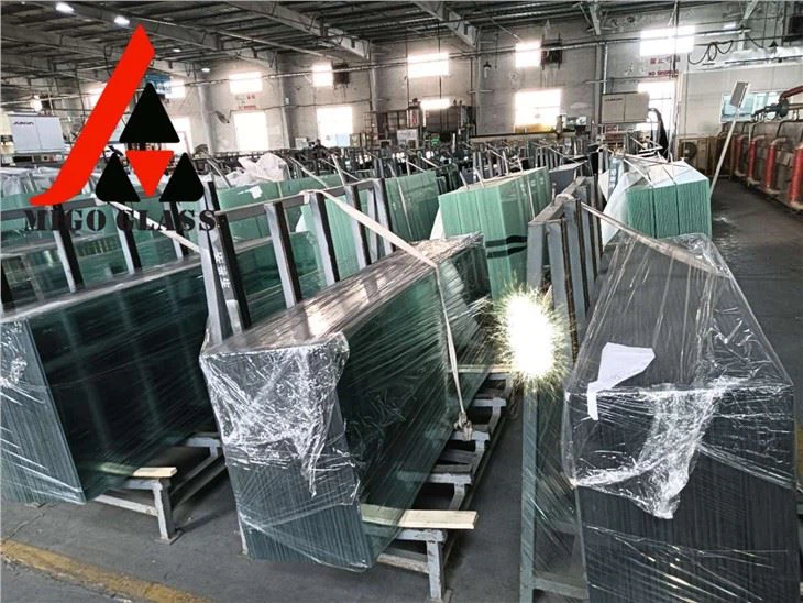 China Qualified Shower Door Glass Factory